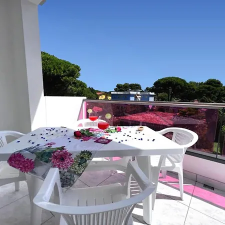 Garden Retreat Steps From The Pool Apartment *