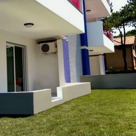 Apartment Garden Retreat Steps From The Pool *